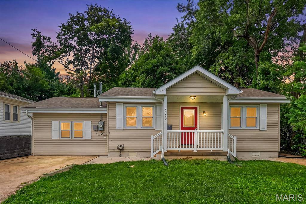 7030 Canterbury AVE, St Louis, MO 63143
