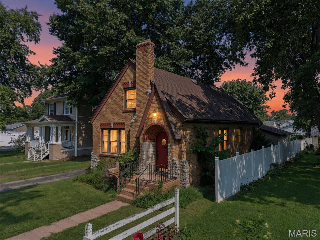 111 E Olive ST, Staunton, IL 62088