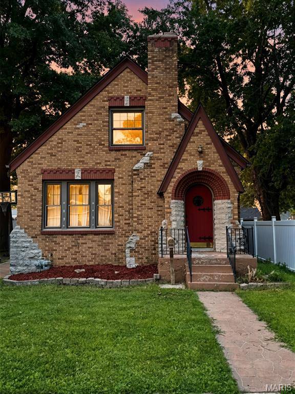 111 E Olive ST, Staunton, IL 62088