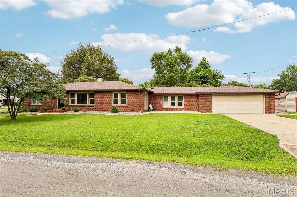 1031 18th ST, Carlyle, IL 62231