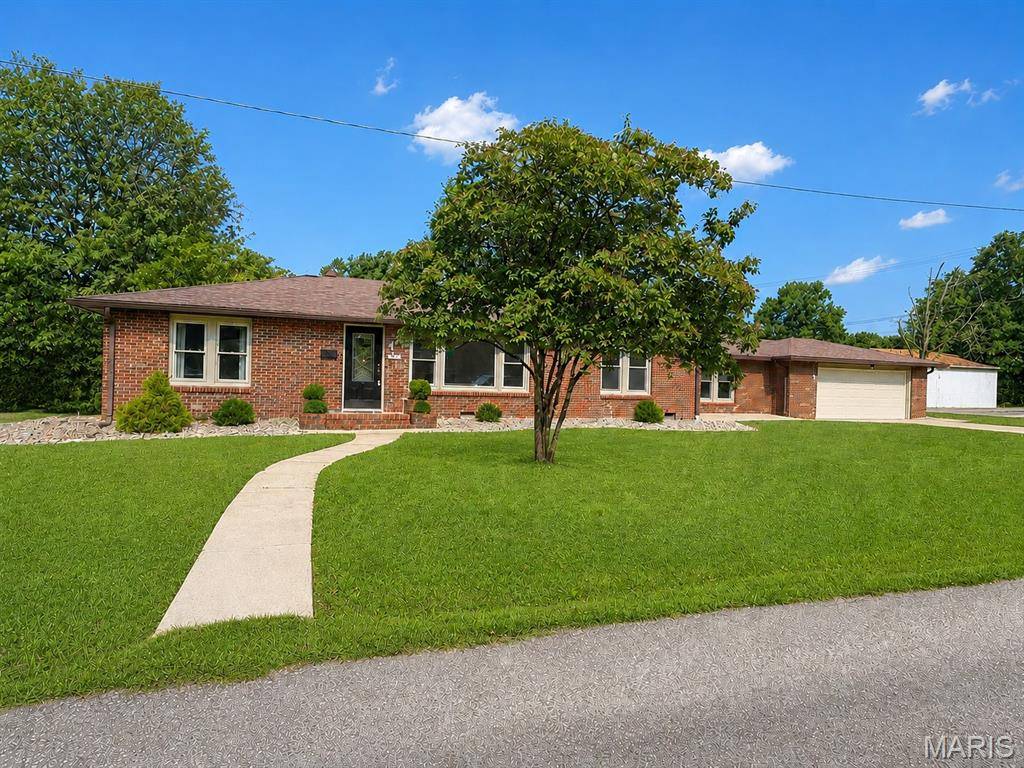 1031 18th ST, Carlyle, IL 62231