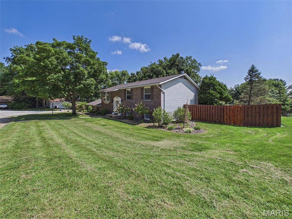 4911 Westmont AVE, Godfrey, IL 62035