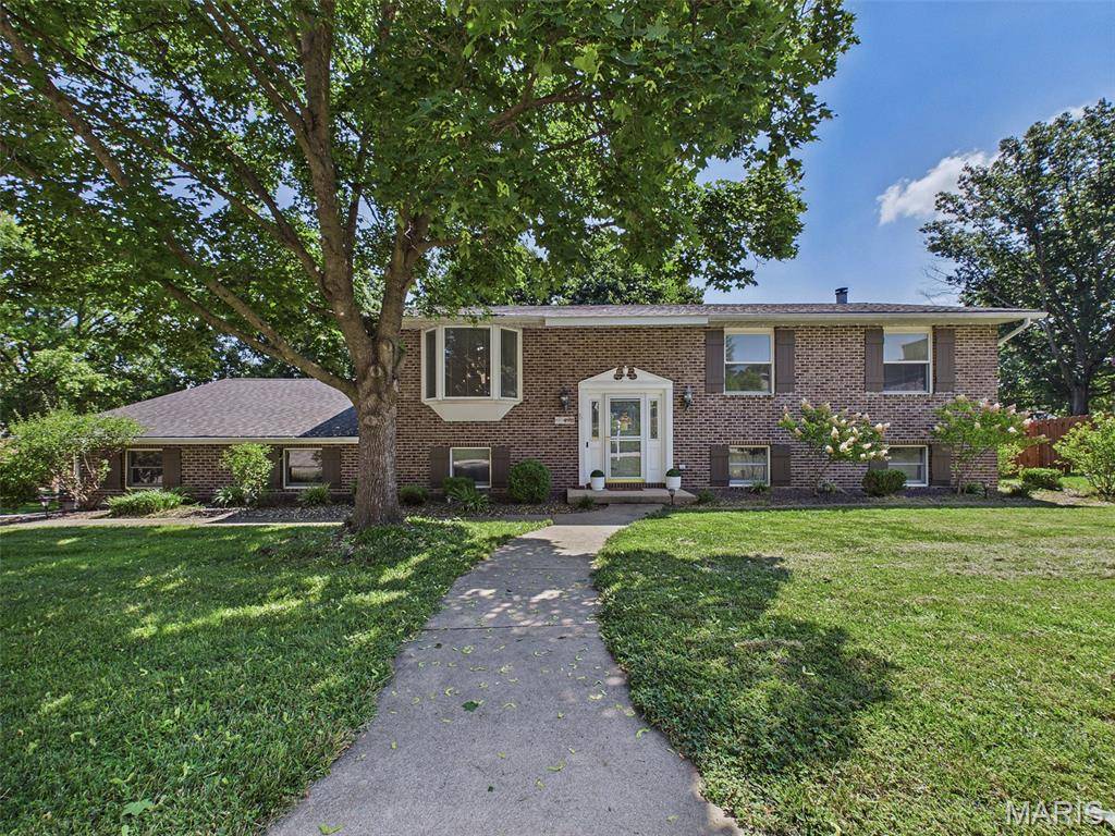 4911 Westmont AVE, Godfrey, IL 62035