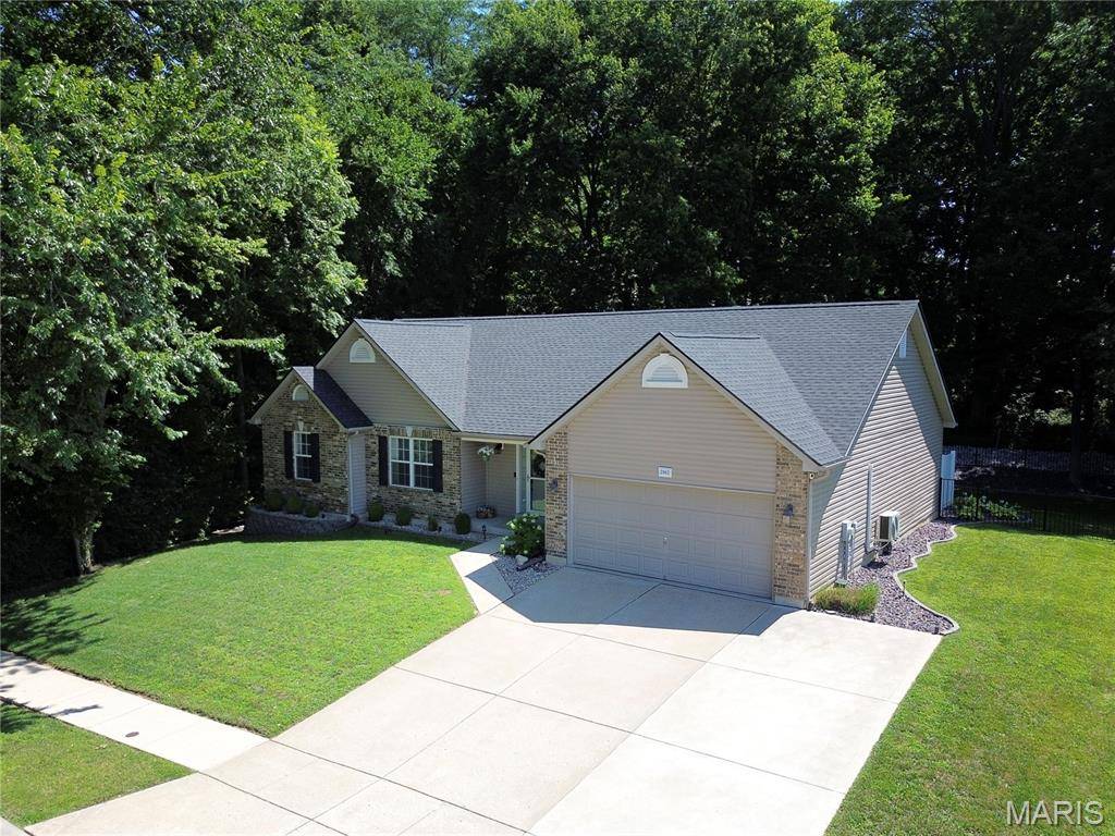 2062 Great Oaks Valley DR, Wentzville, MO 63385
