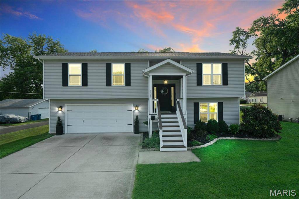 208 Fairview AVE, Collinsville, IL 62234