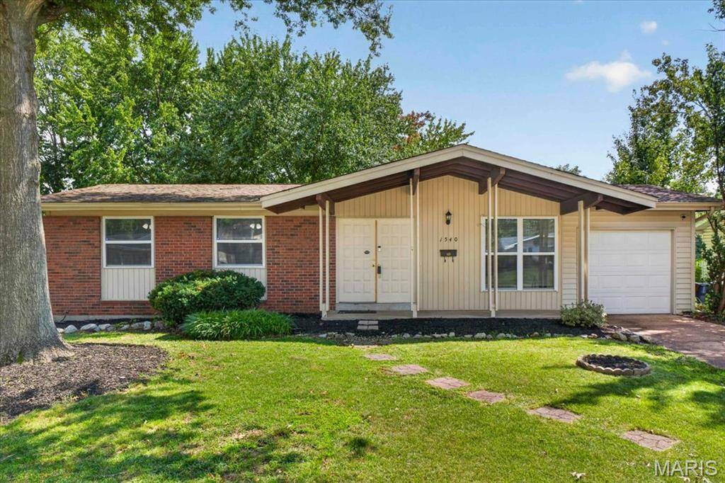 1540 Leisure DR, Florissant, MO 63031