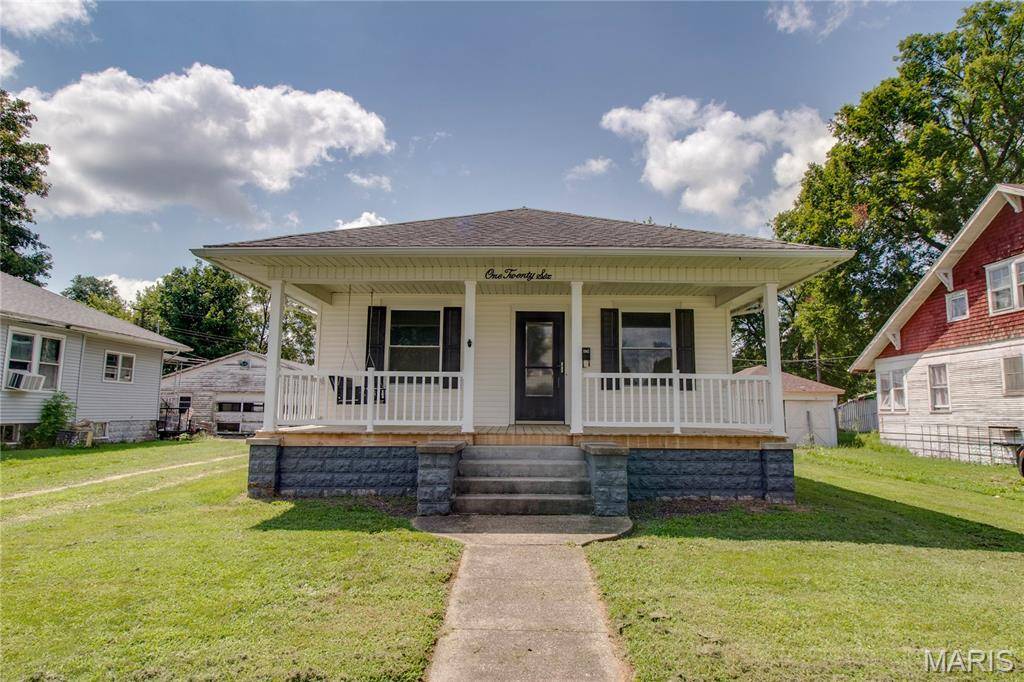 126 W Briggs AVE, Roodhouse, IL 62082
