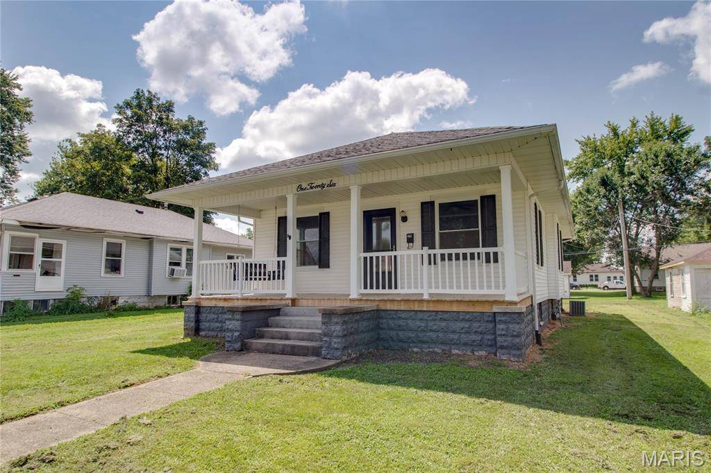 126 W Briggs AVE, Roodhouse, IL 62082