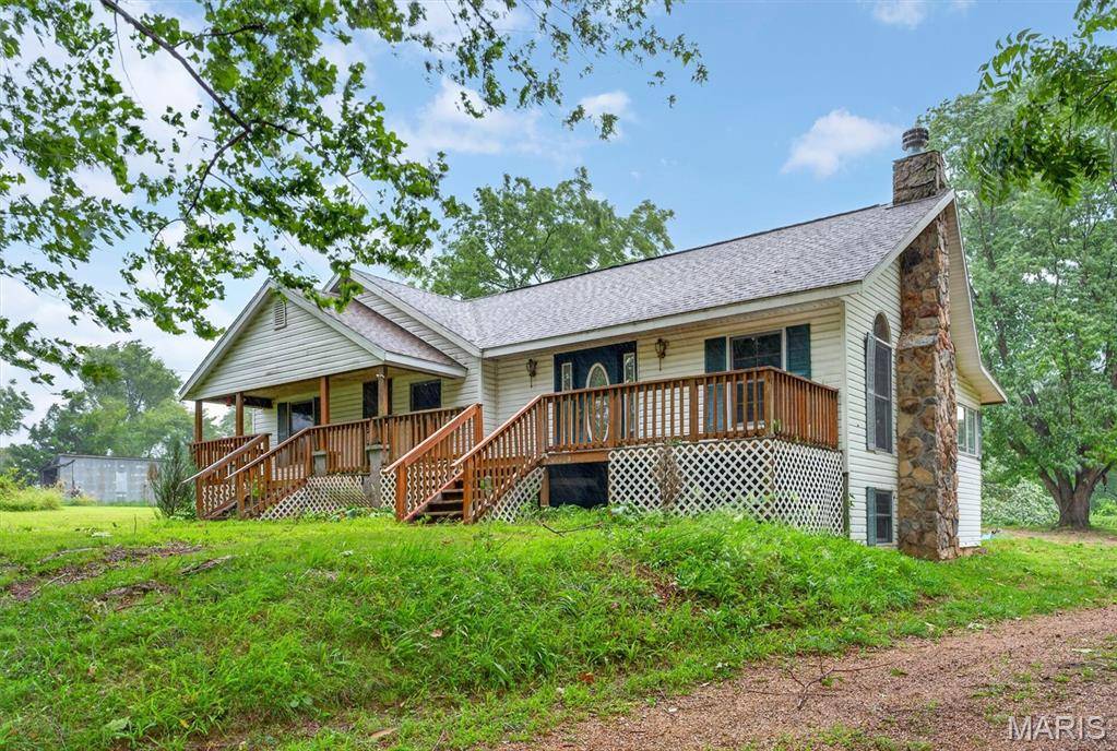 218 Piffy LN, Climax Springs, MO 65324