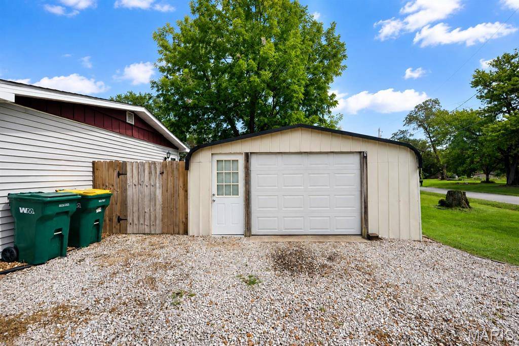 122 Lynn ST, Lebanon, IL 62254