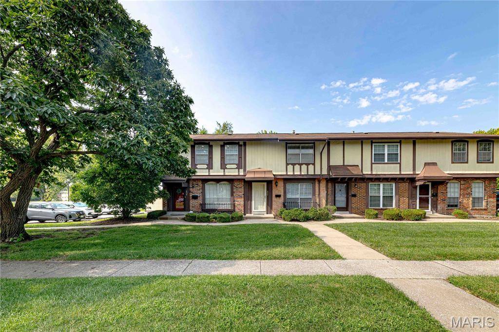 630 Rosetta DR, Florissant, MO 63031