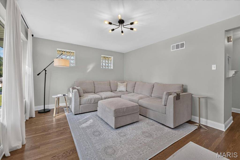 1813 Diane DR, Unincorporated, MO 63125