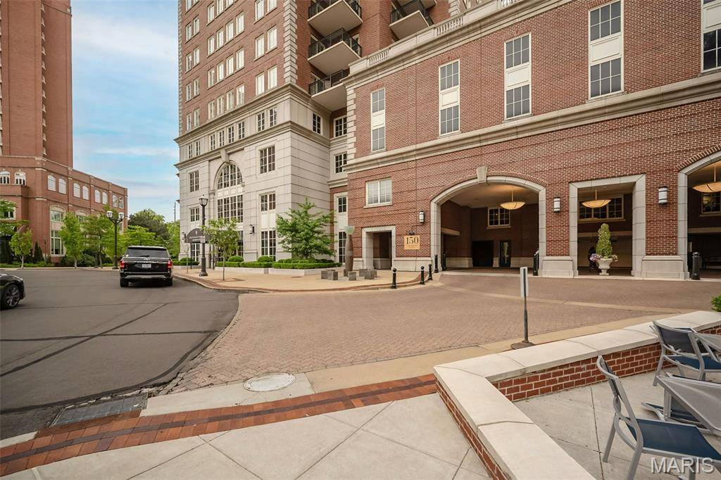 150 Carondelet PLZ #204, Clayton, MO 63105