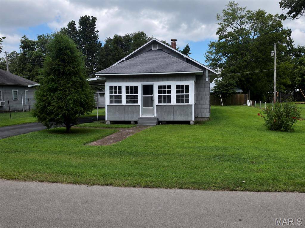 504 Sarff Ave, Gideon, MO 63848