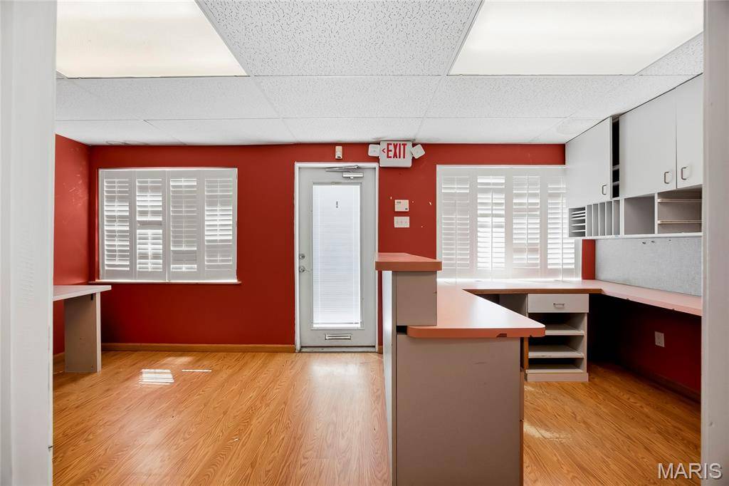 9713 Gravois RD, St Louis, MO 63123