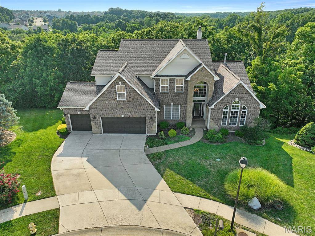6 Crestwyck CT, Lake St Louis, MO 63367