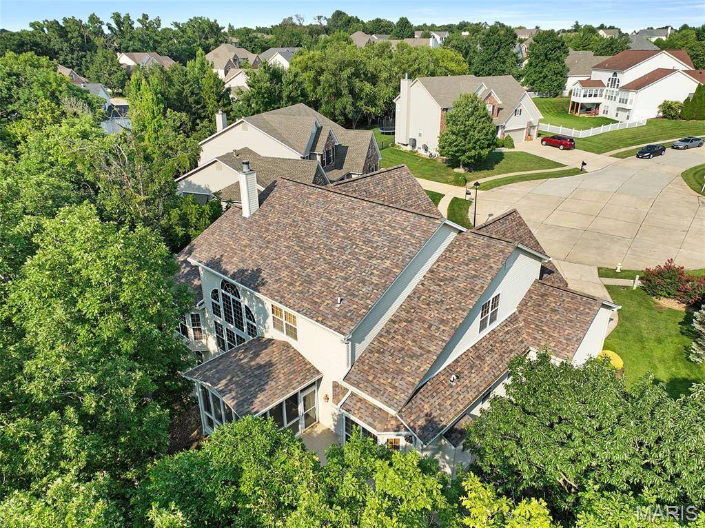 6 Crestwyck CT, Lake St Louis, MO 63367
