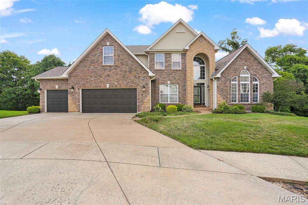 6 Crestwyck CT, Lake St Louis, MO 63367