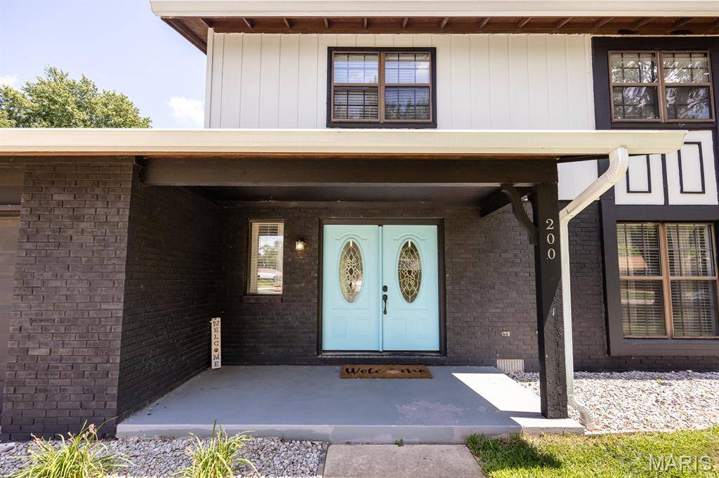 200 Debra DR, Fairview Heights, IL 62208