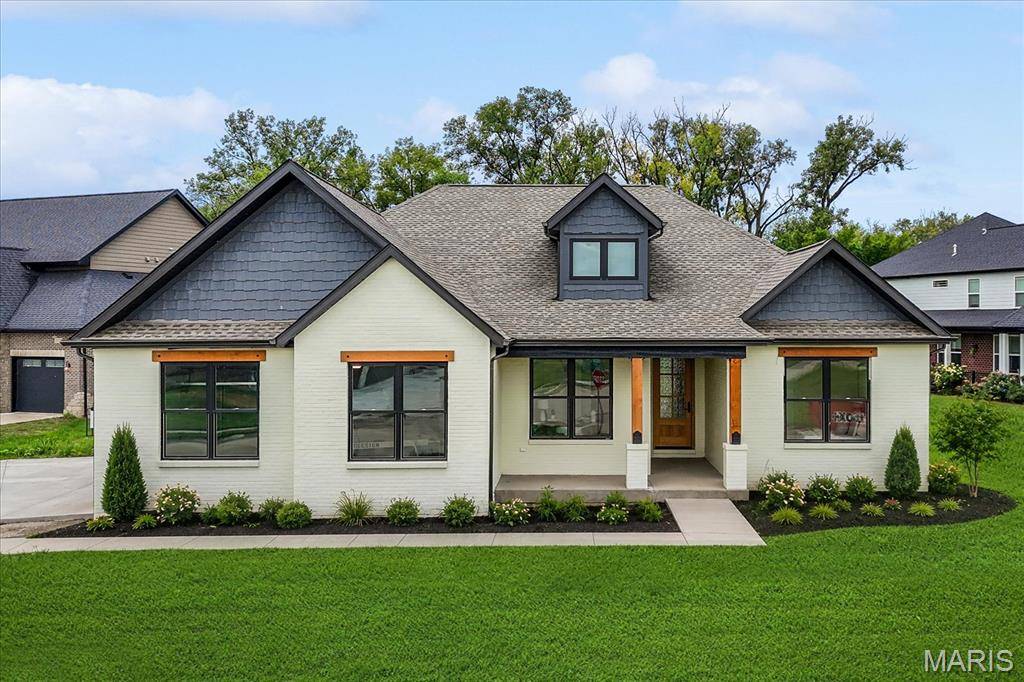 819 Daniel DR, Mascoutah, IL 62258