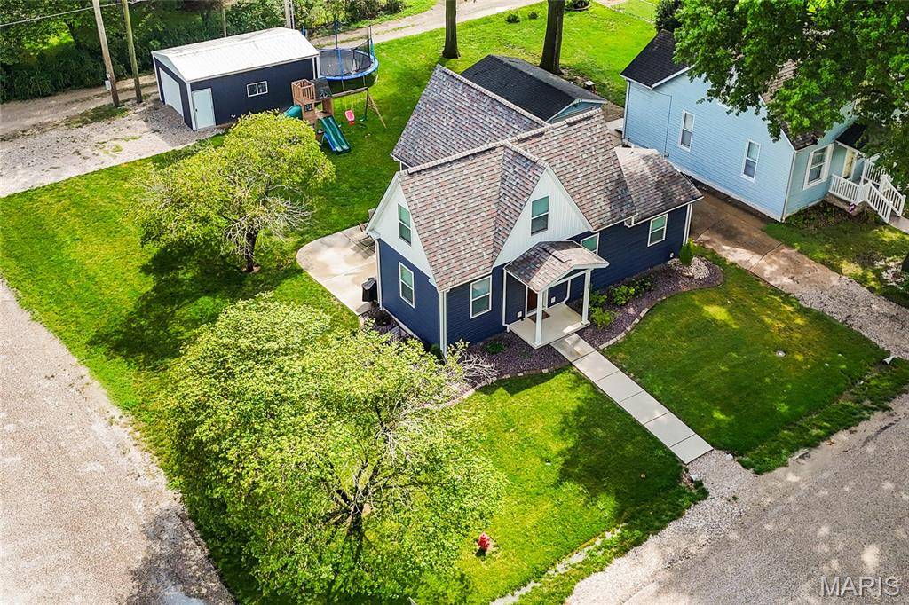 120 E 1st ST, Trenton, IL 62293
