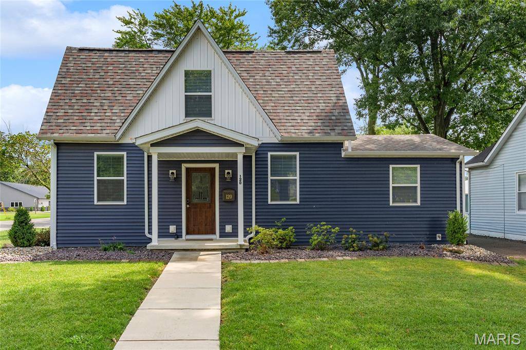 120 E 1st ST, Trenton, IL 62293
