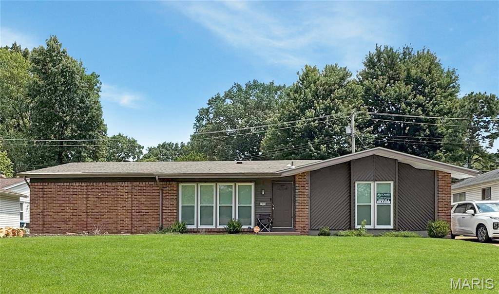11826 Hidden Lake DR, St Louis, MO 63138