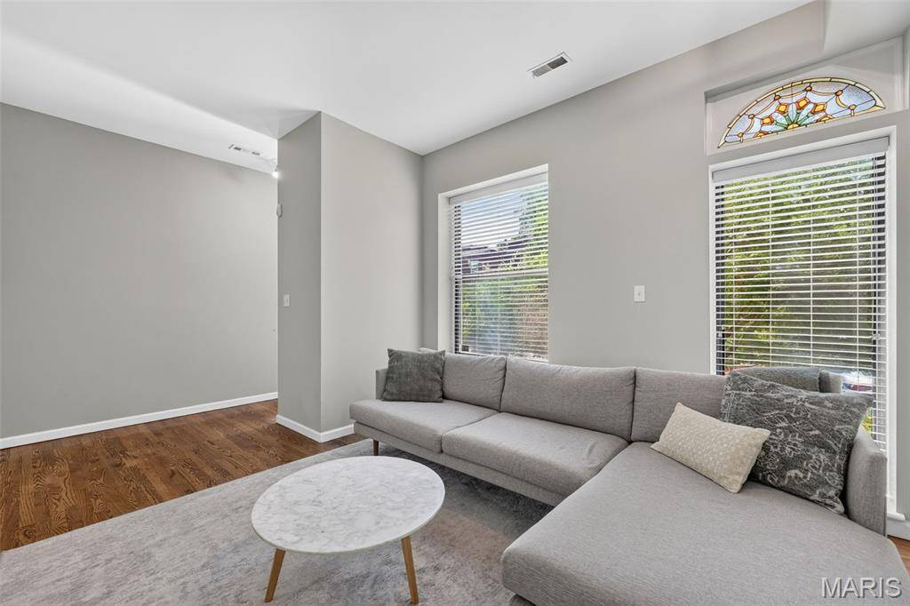 4429 Oakland AVE, St Louis, MO 63110