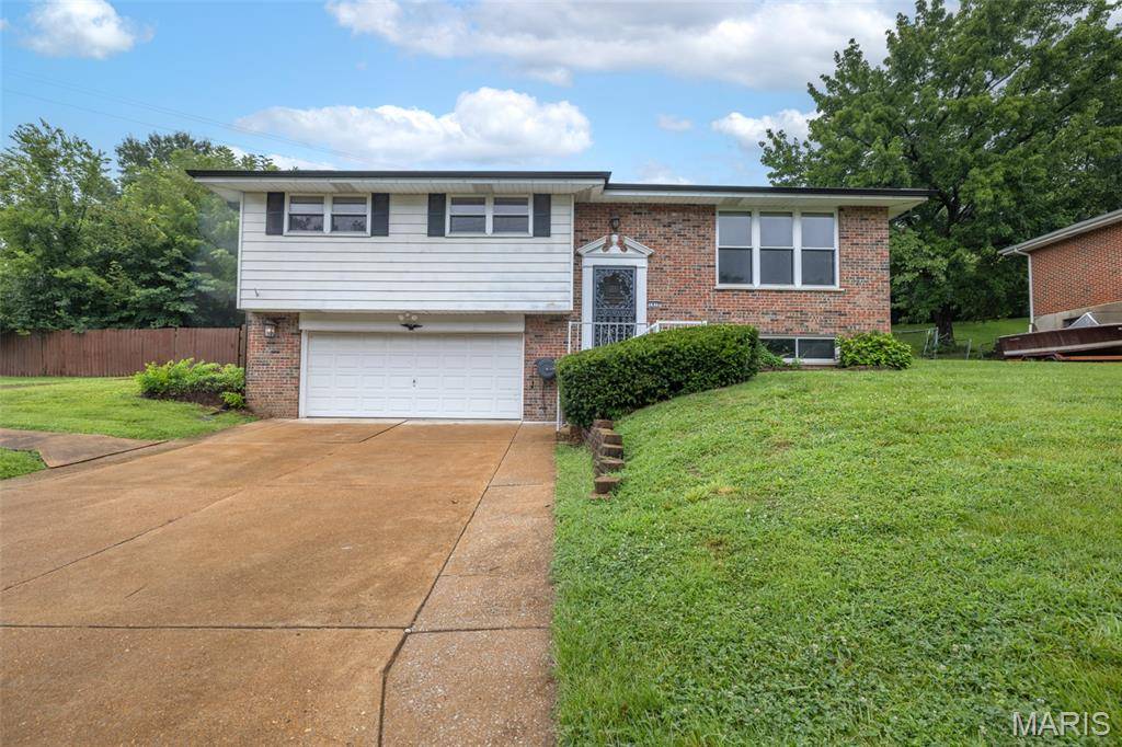 1439 Twin Oaks DR, Arnold, MO 63010
