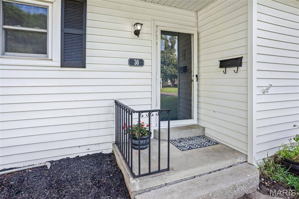 30 Apple Tree LN, Belleville, IL 62221