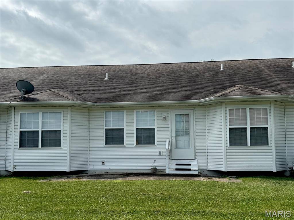 303 Elizabeth DR, Litchfield, IL 62056