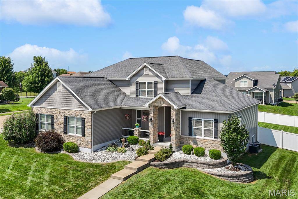 1219 Castle Green DR, Waterloo, IL 62298