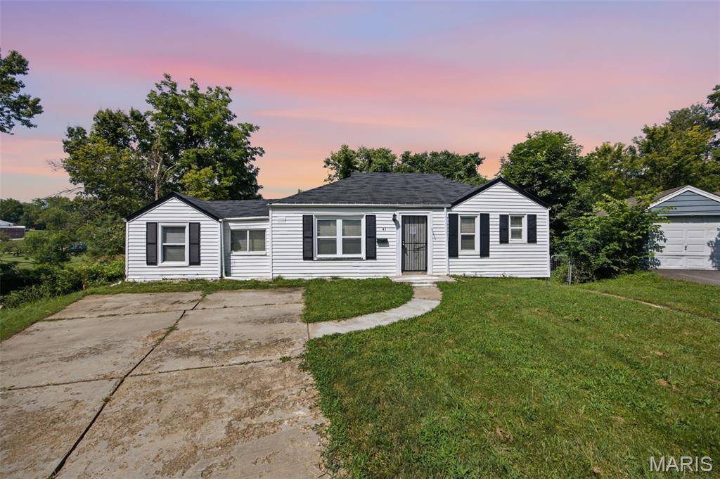 41 Henquin DR, St Louis, MO 63135