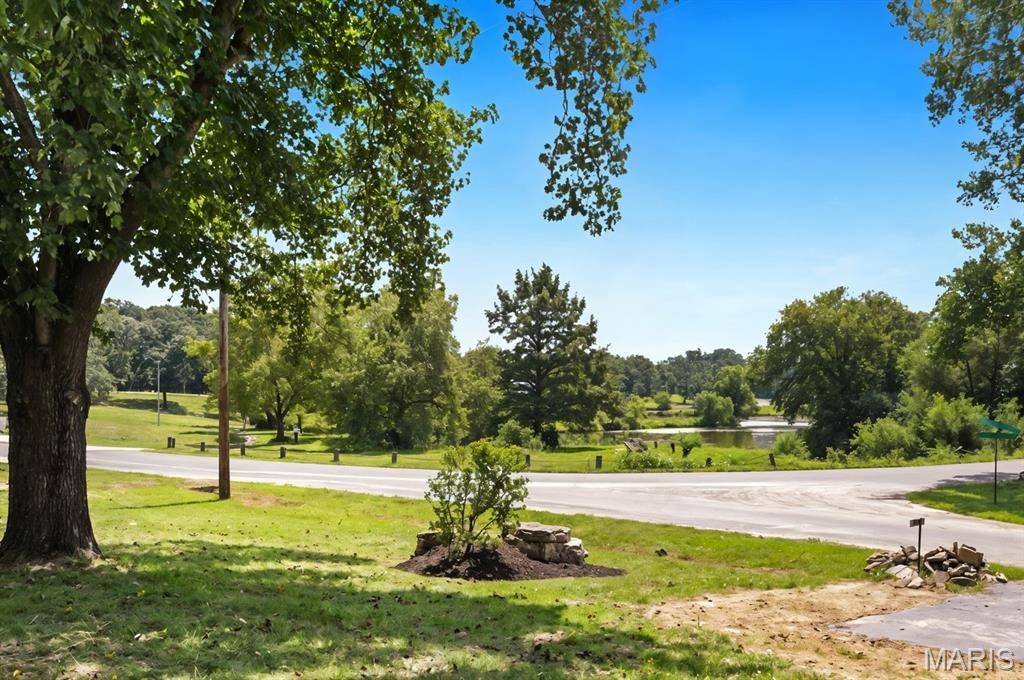 325 Lake Shore DR, St Clair, MO 63077
