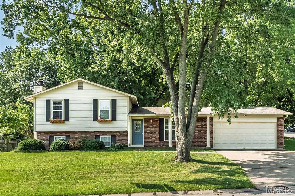 56 Country Creek DR, St Peters, MO 63376