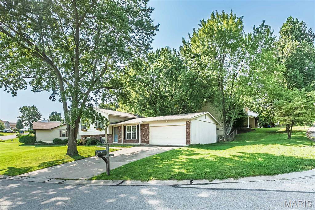 56 Country Creek DR, St Peters, MO 63376