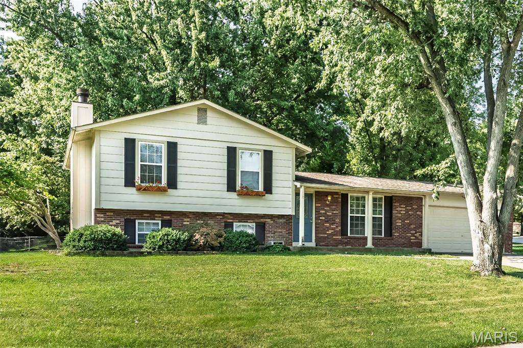56 Country Creek DR, St Peters, MO 63376