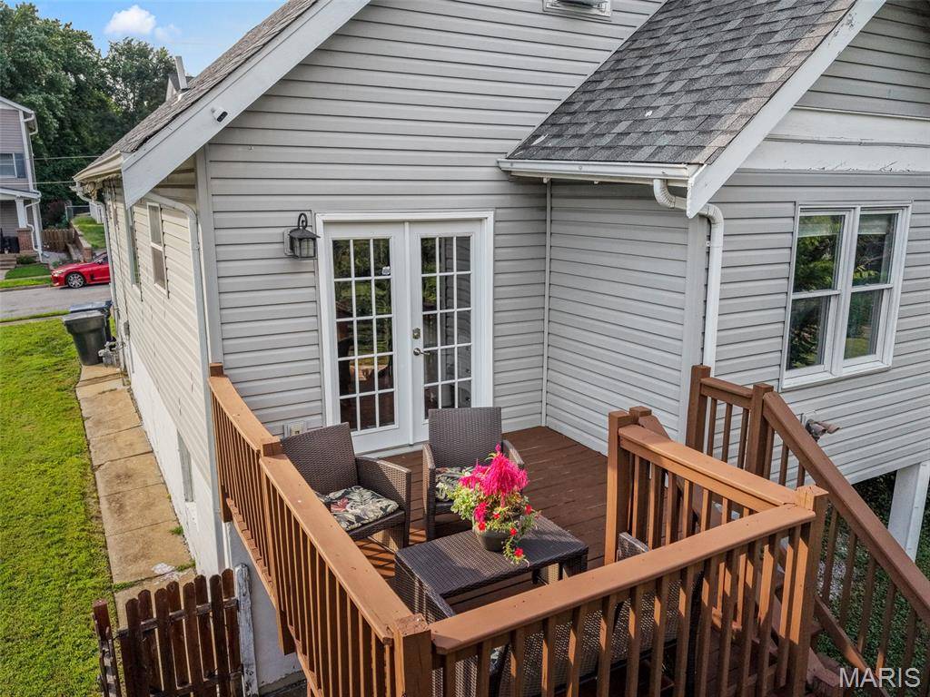 3206 Byron PL, St Louis, MO 63143