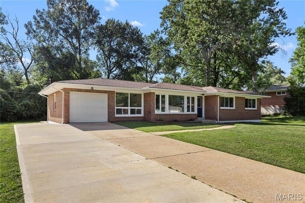 1133 Olivaire LN, Olivette, MO 63132