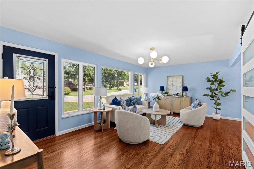 1133 Olivaire LN, Olivette, MO 63132