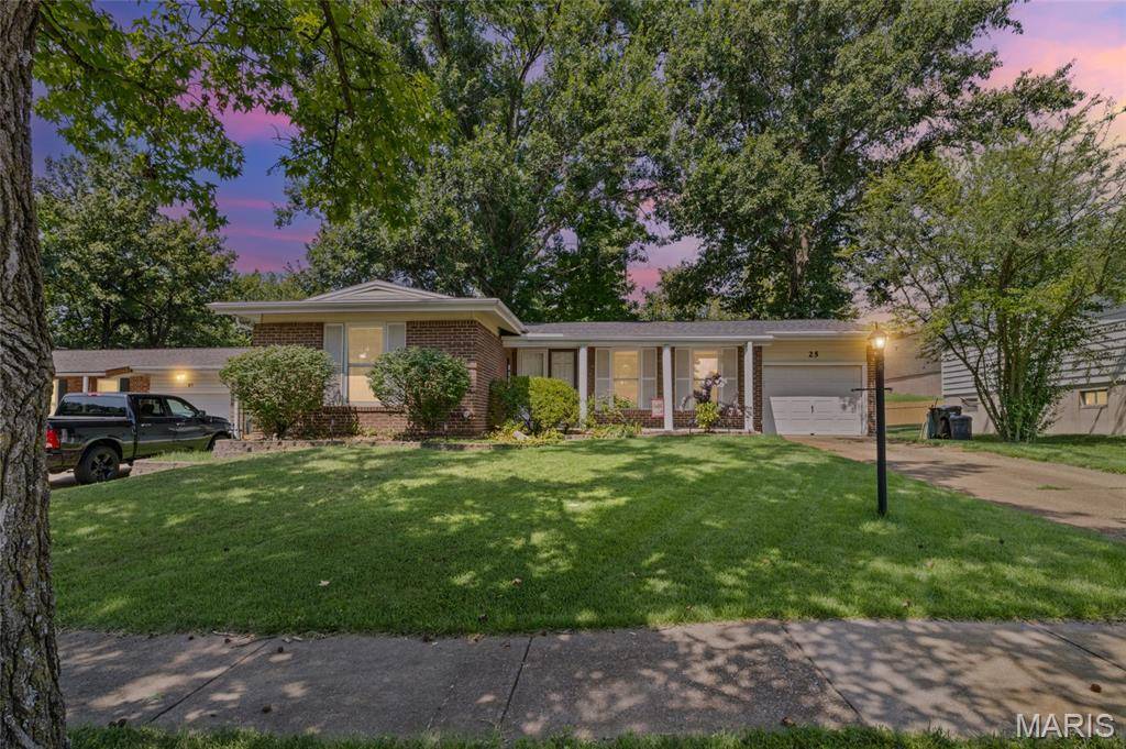 25 Brookwood DR, Fenton, MO 63026