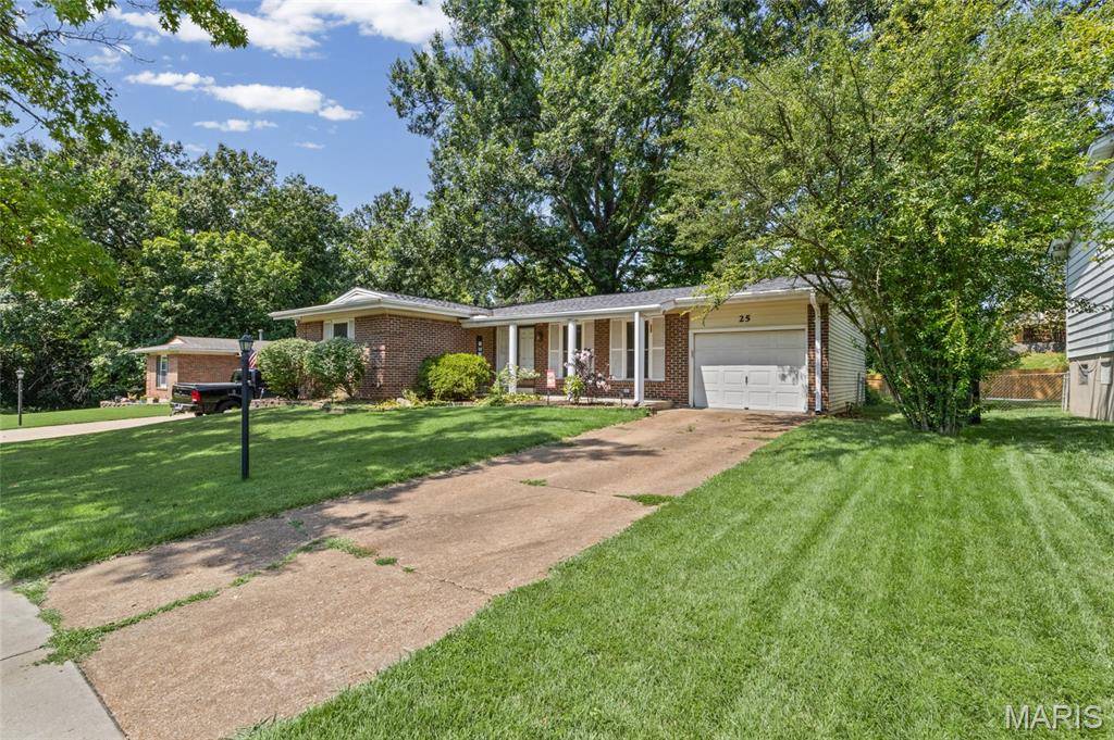 25 Brookwood DR, Fenton, MO 63026