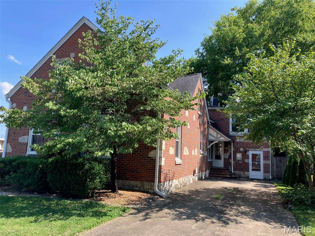 891 12th ST, Carlyle, IL 62231