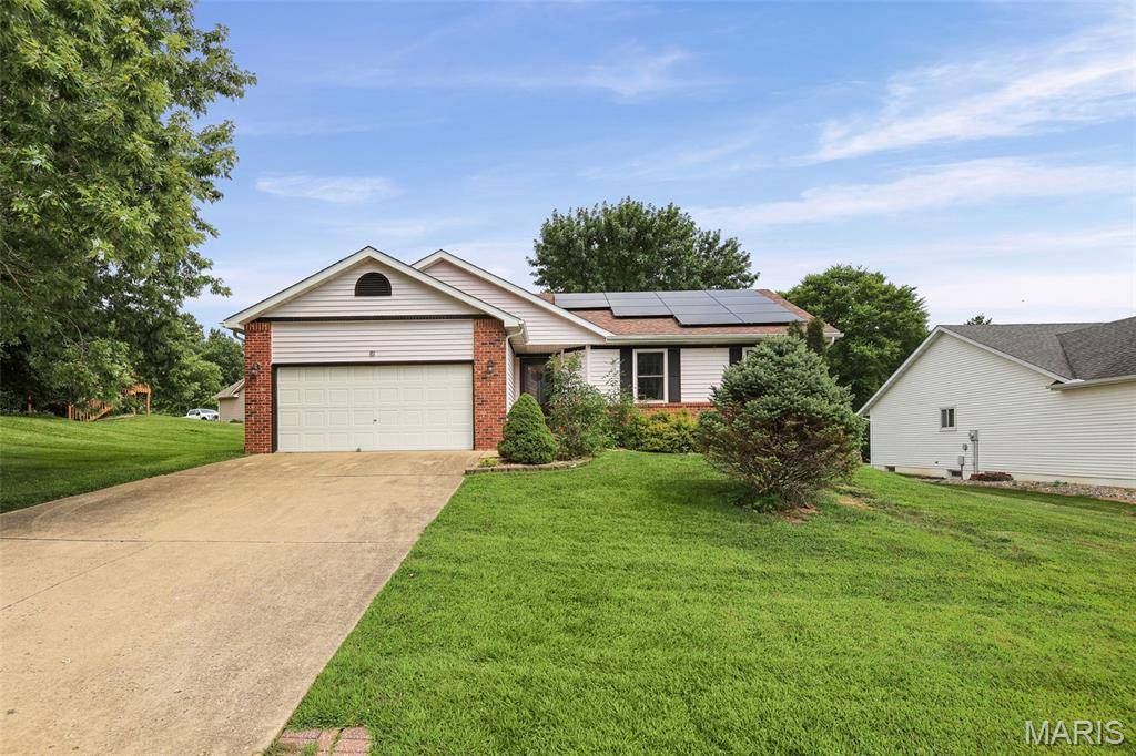 81 Englewood DR, Glen Carbon, IL 62034