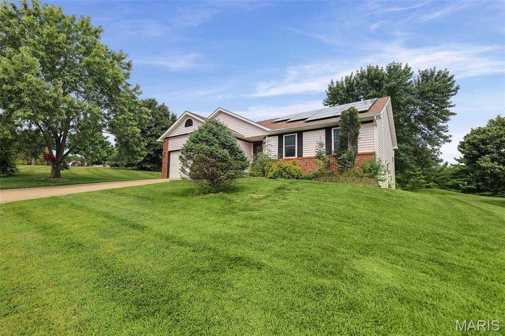 81 Englewood DR, Glen Carbon, IL 62034