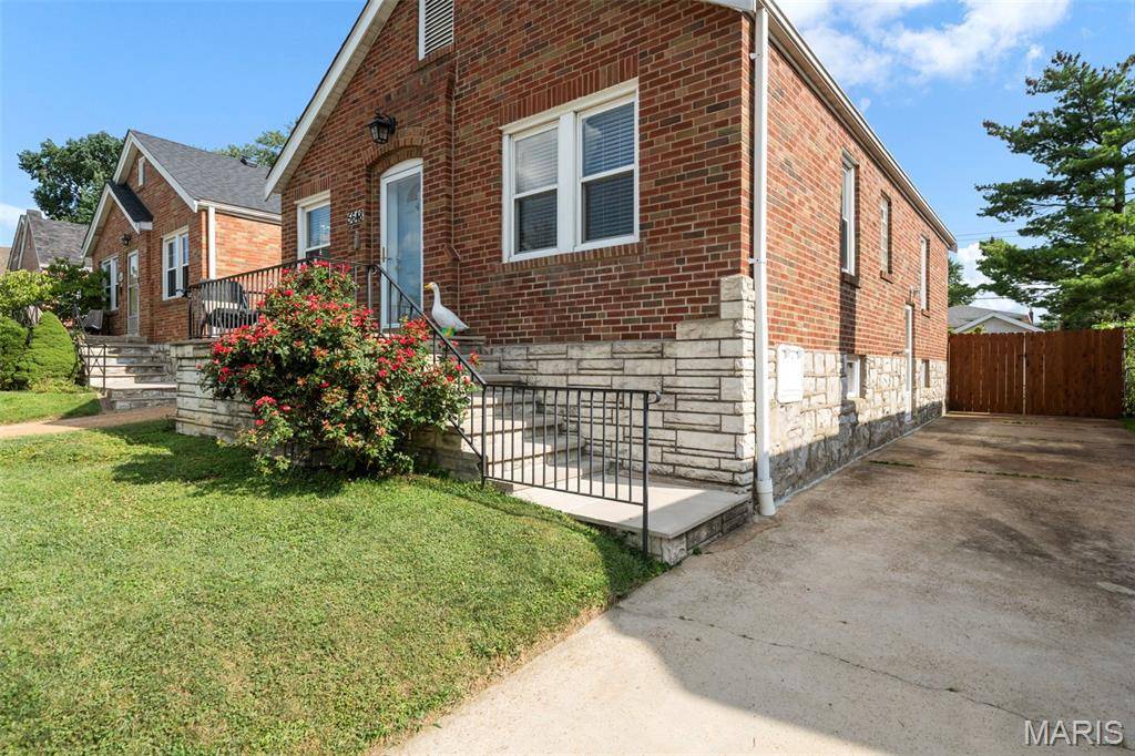 5648 Tholozan AVE, St Louis, MO 63109