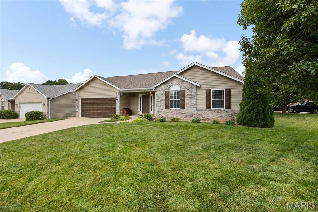 1447 Wood Haven DR, St Charles, MO 63304