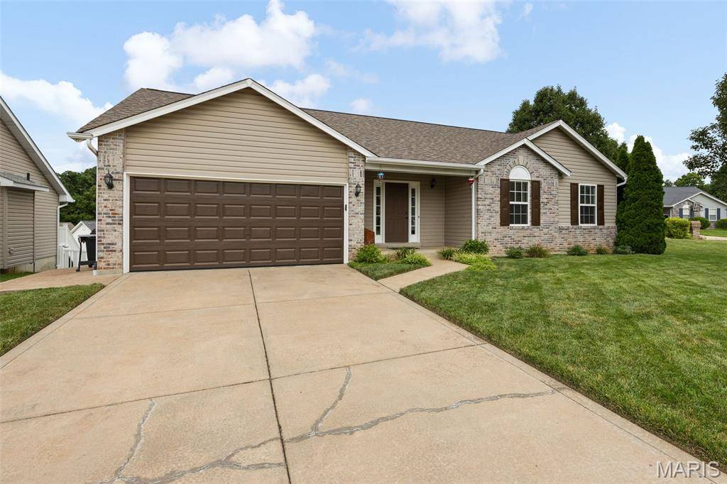 1447 Wood Haven DR, St Charles, MO 63304