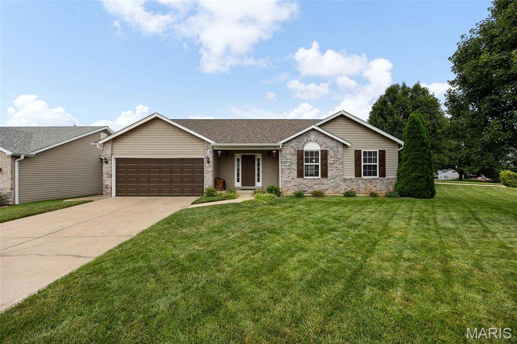 1447 Wood Haven DR, St Charles, MO 63304