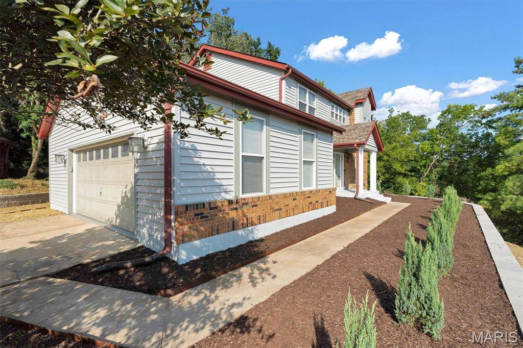 5839 Brookstone Terrace DR, St Louis, MO 63129